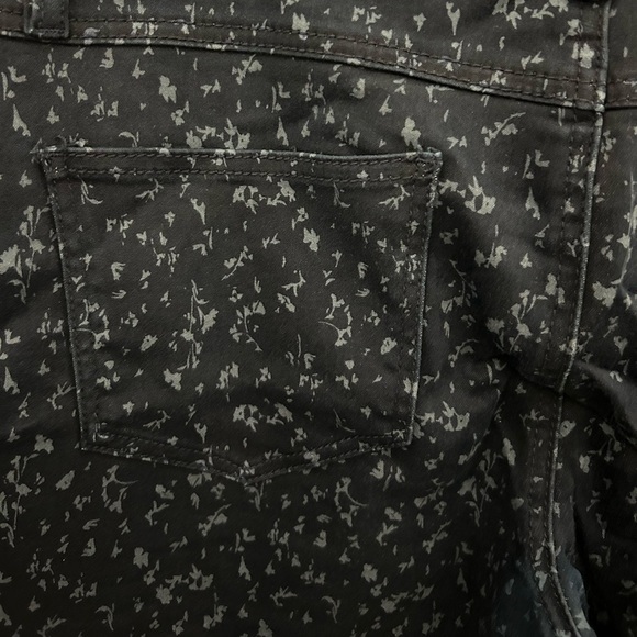 Thyme Maternity Dark Floral Jeans/Leggings, Sz XL - Picture 5 of 7